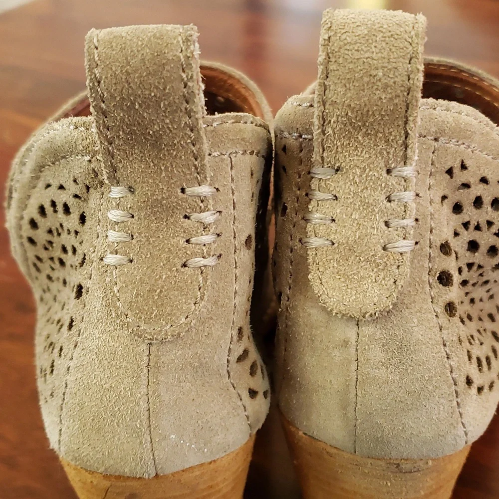 JEFFREY CAMPBELL Rosalee Suede Ankle Booties Taupe Greige Almond Toe Size 7.5 - Picture 13 of 15